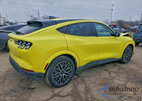 2025 Ford Mustang Mach-E Premium z USA, uszkodzony, nr VIN 3FMTK3SUXSMA11575